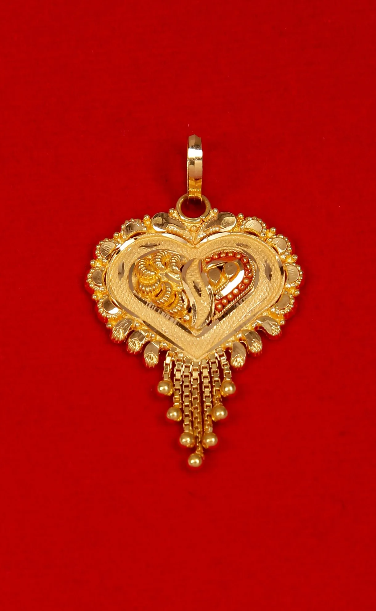 22 KT Designer Gold Pendant (D136)