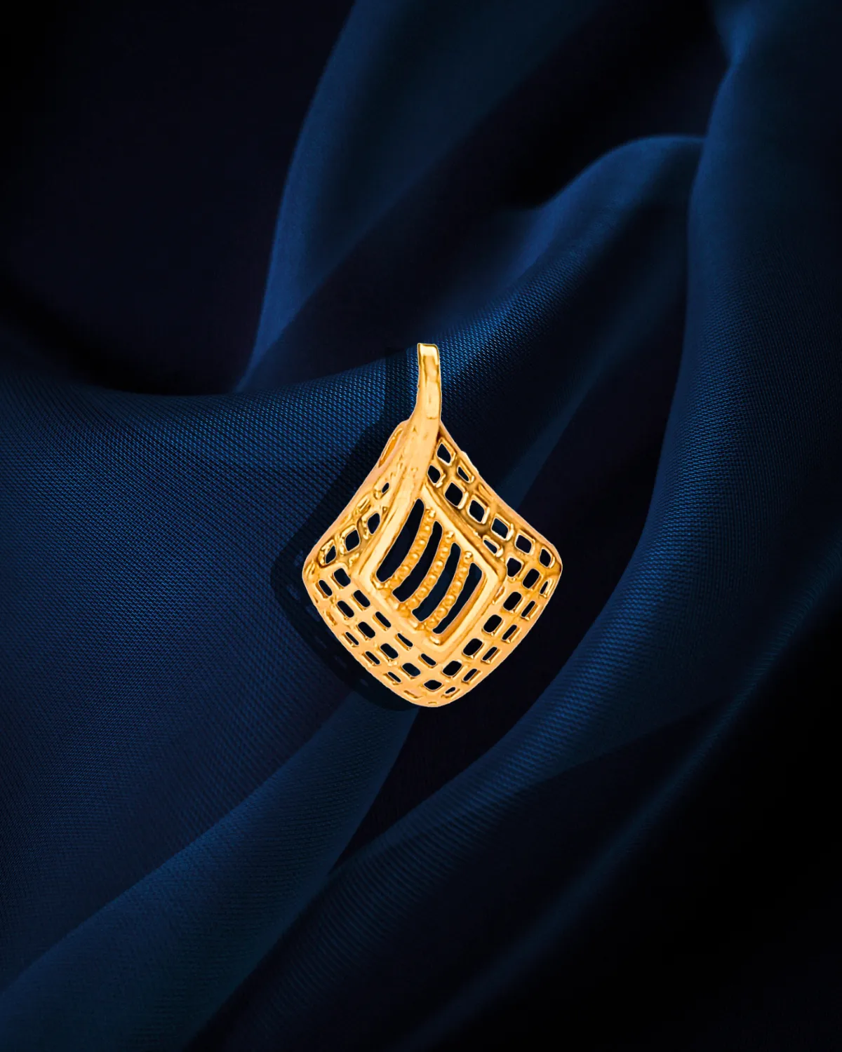 22 KT Designer Gold Pendant Set (D140)