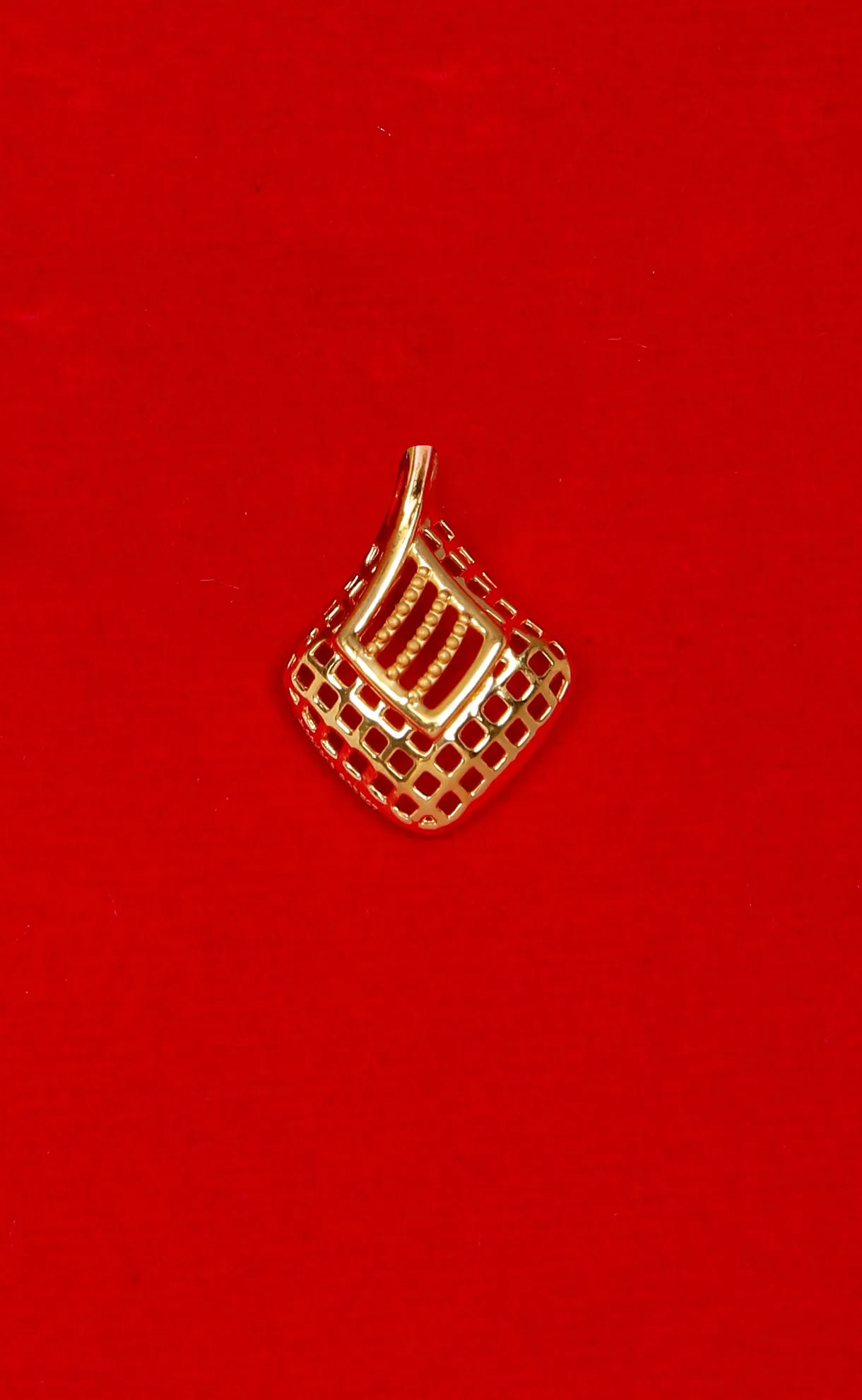 22 KT Designer Gold Pendant Set (D140)