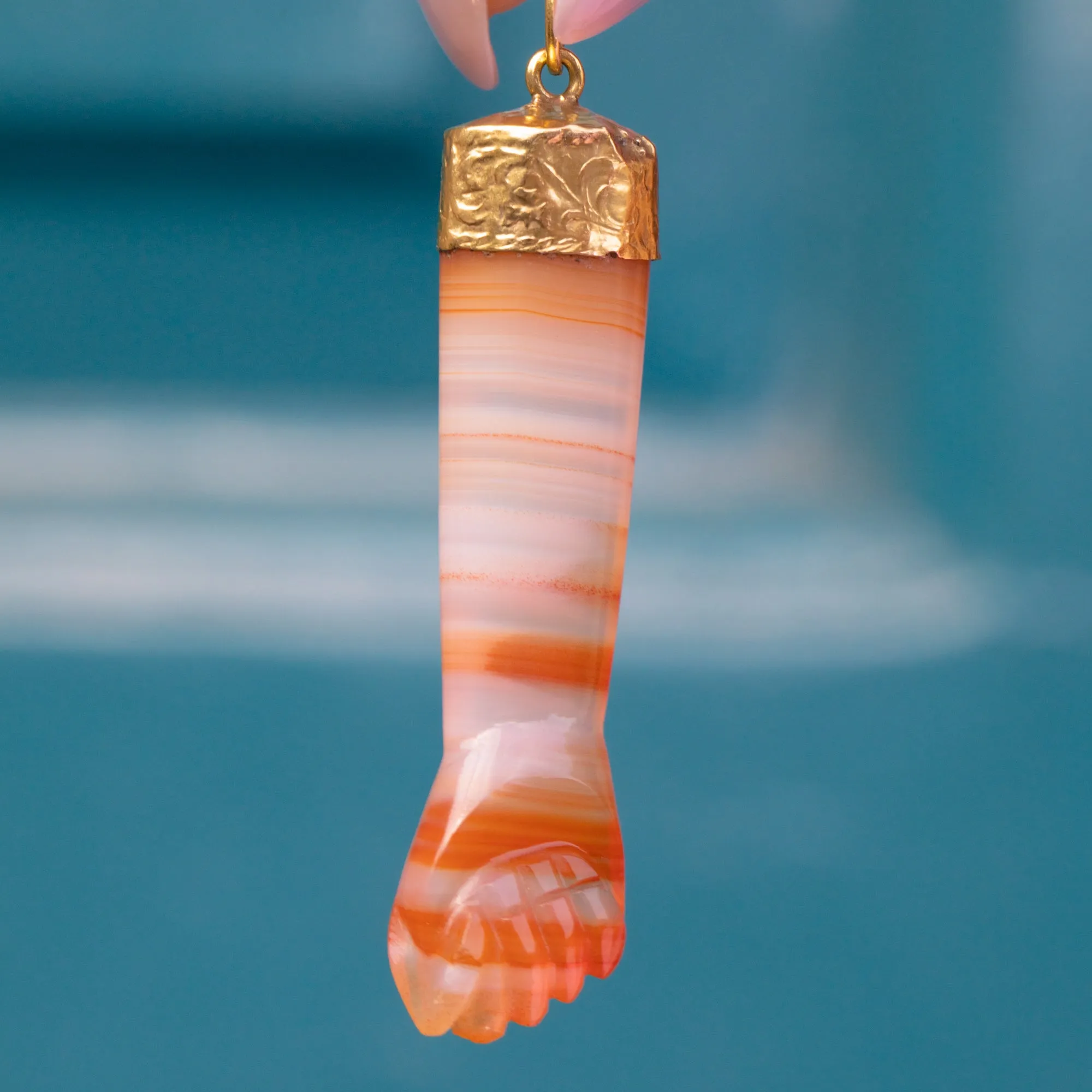 Antique 18ct Gold Agate Figa Lucky Pendant