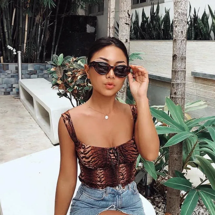 Retro Modern Bold Wide Frame Oval Sunglasses C543